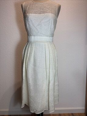 Elegant Off White Lace Sleeveless Cocktail Dress